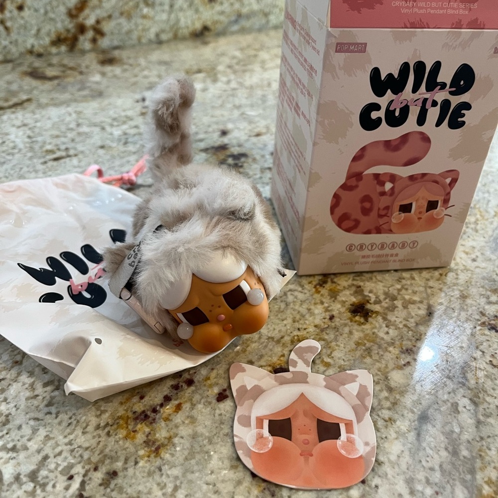 Popmart Wild but Cute Vanilla Kitty keychain